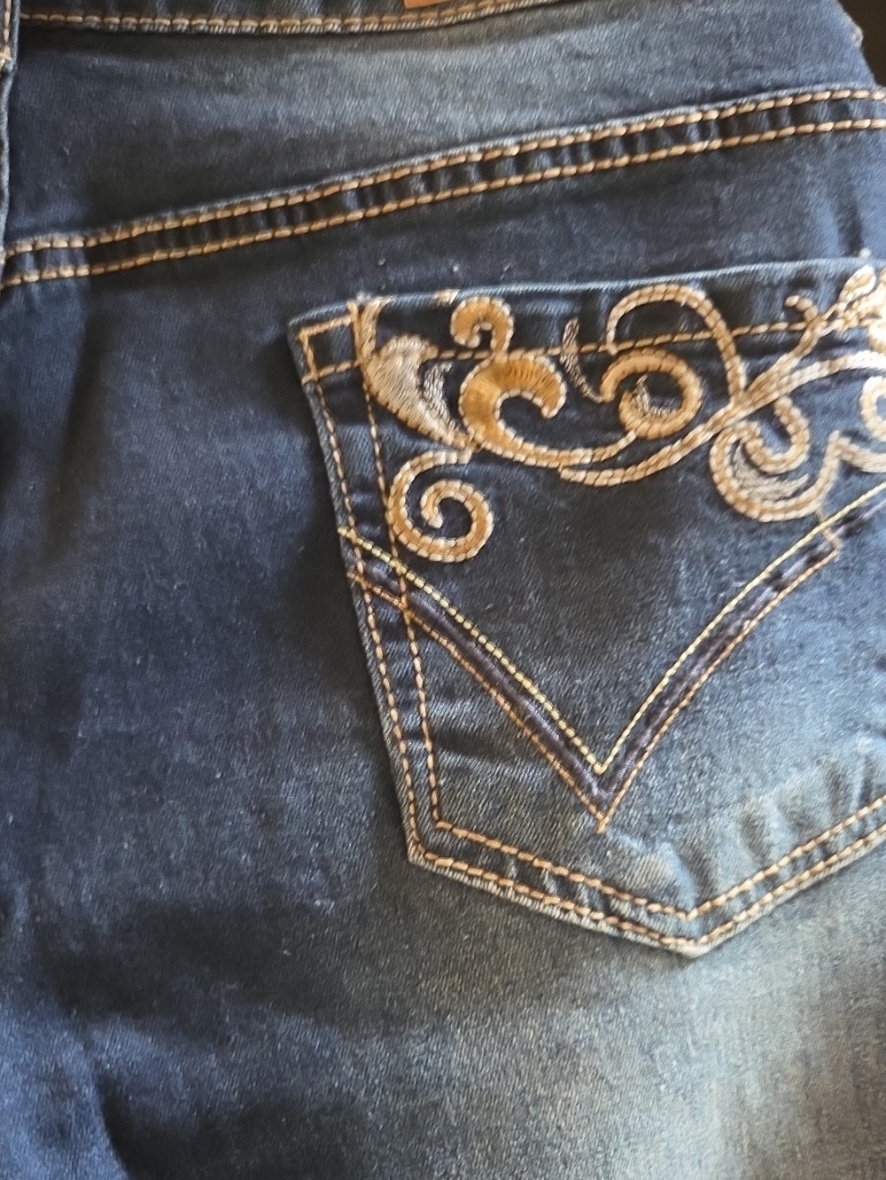 Bluejeans Distressed Some Rips For Style - Picture 7 of 9